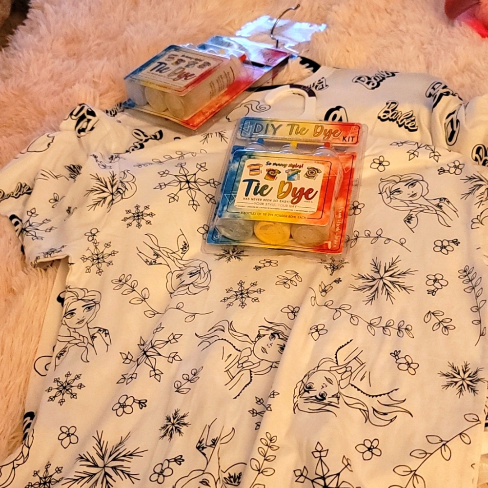 One barbie and one frozen tye kit both size xl